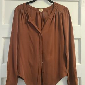 Aritzia Babaton silk blouse xs